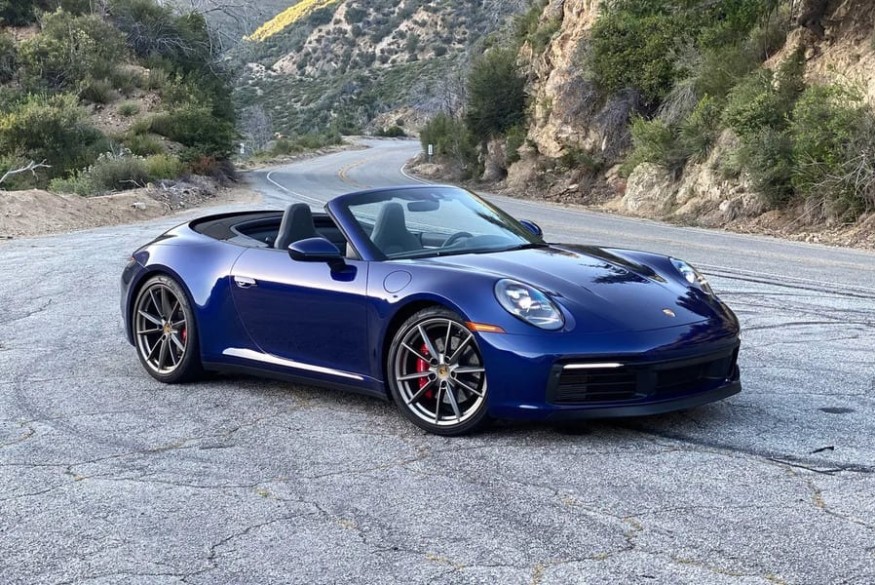 «Сгорел» на афере: водитель поджёг свой Porsche ради страховки и попал на видео